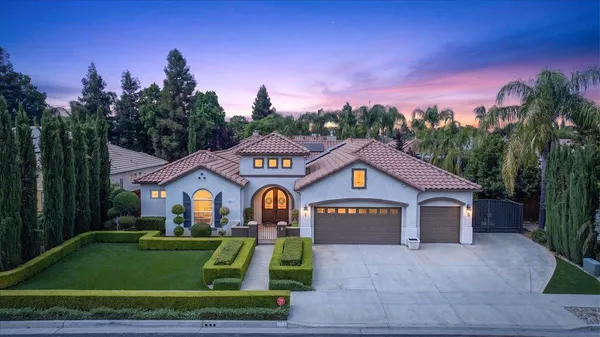 $979,000 | 633 West Richmond Avenue, Clovis, CA 93619