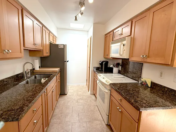 $3,300 | 29 Dearborn Place, Unit 10, Goleta, CA 93117