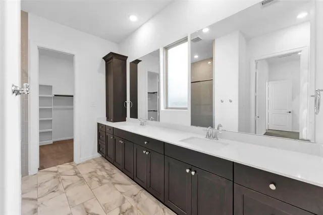 en empty room with ceiling fan and window