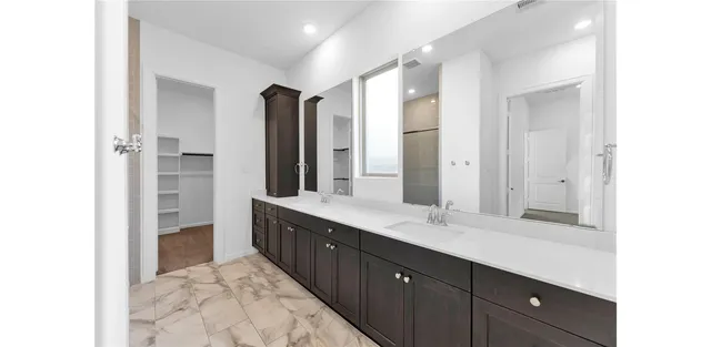 $467,500 | 608 Cypress Bay Lane, Pinehurst, TX 77362