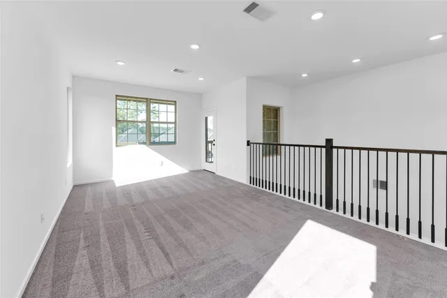 $467,500 | 608 Cypress Bay Lane, Pinehurst, TX 77362