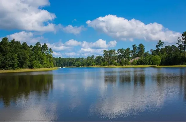 $467,500 | 608 Cypress Bay Lane, Pinehurst, TX 77362