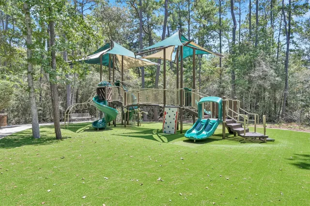 $467,500 | 608 Cypress Bay Lane, Pinehurst, TX 77362