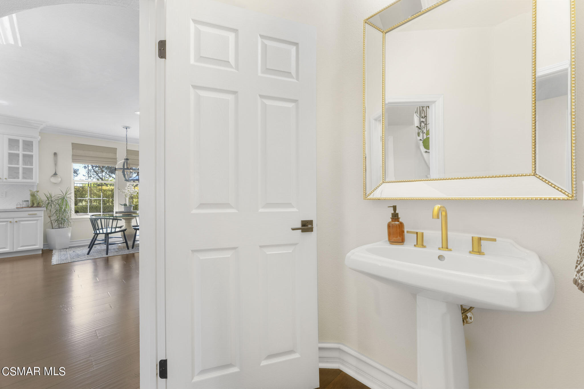 524 Oak Tree Court Simi Valley, CA 93065 - Photo 21 of 61 a bathroom with a sink and a mirror