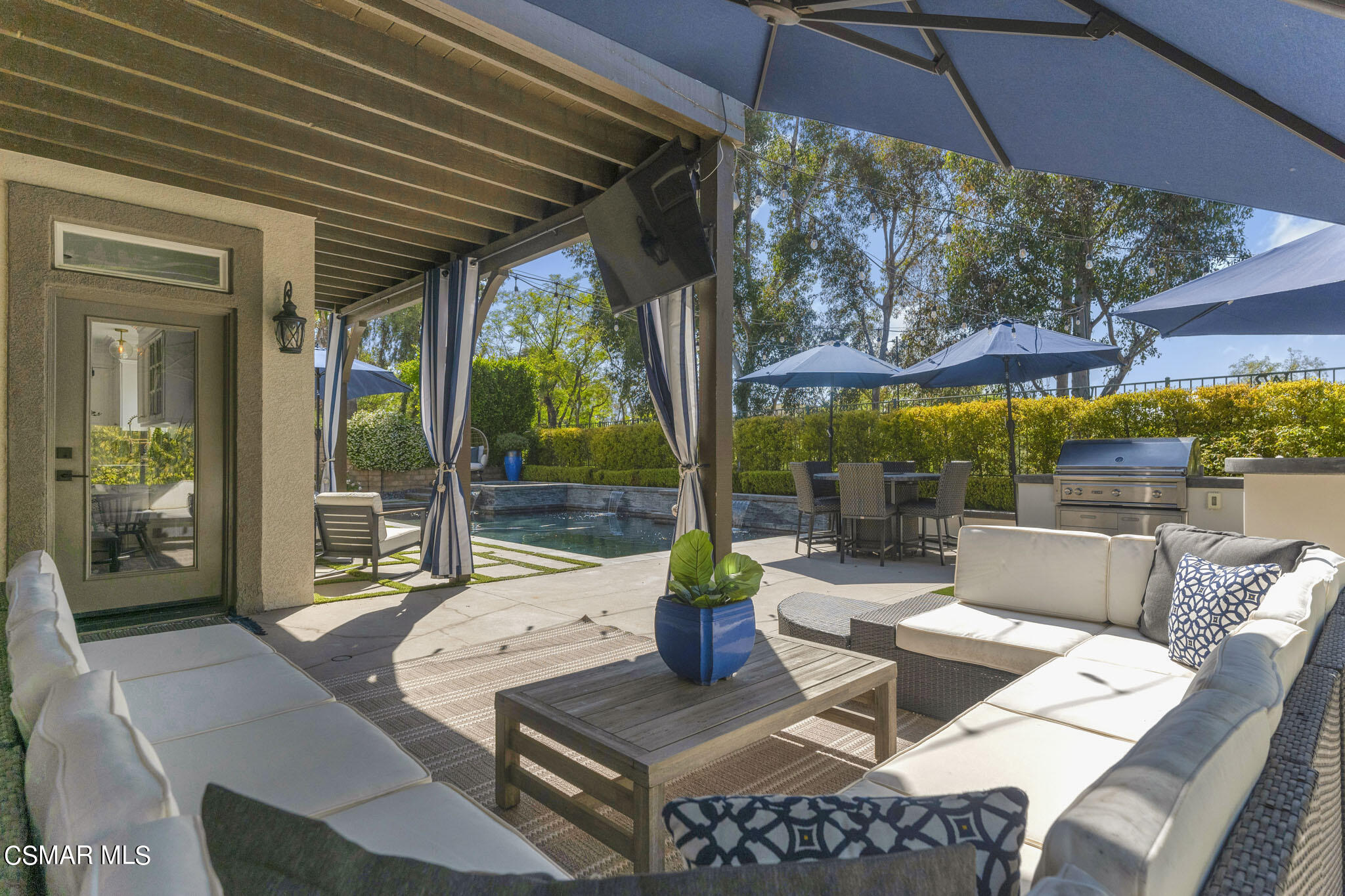 524 Oak Tree Court Simi Valley, CA 93065 - Photo 47 of 61 a view of an outdoor dining space with a patio