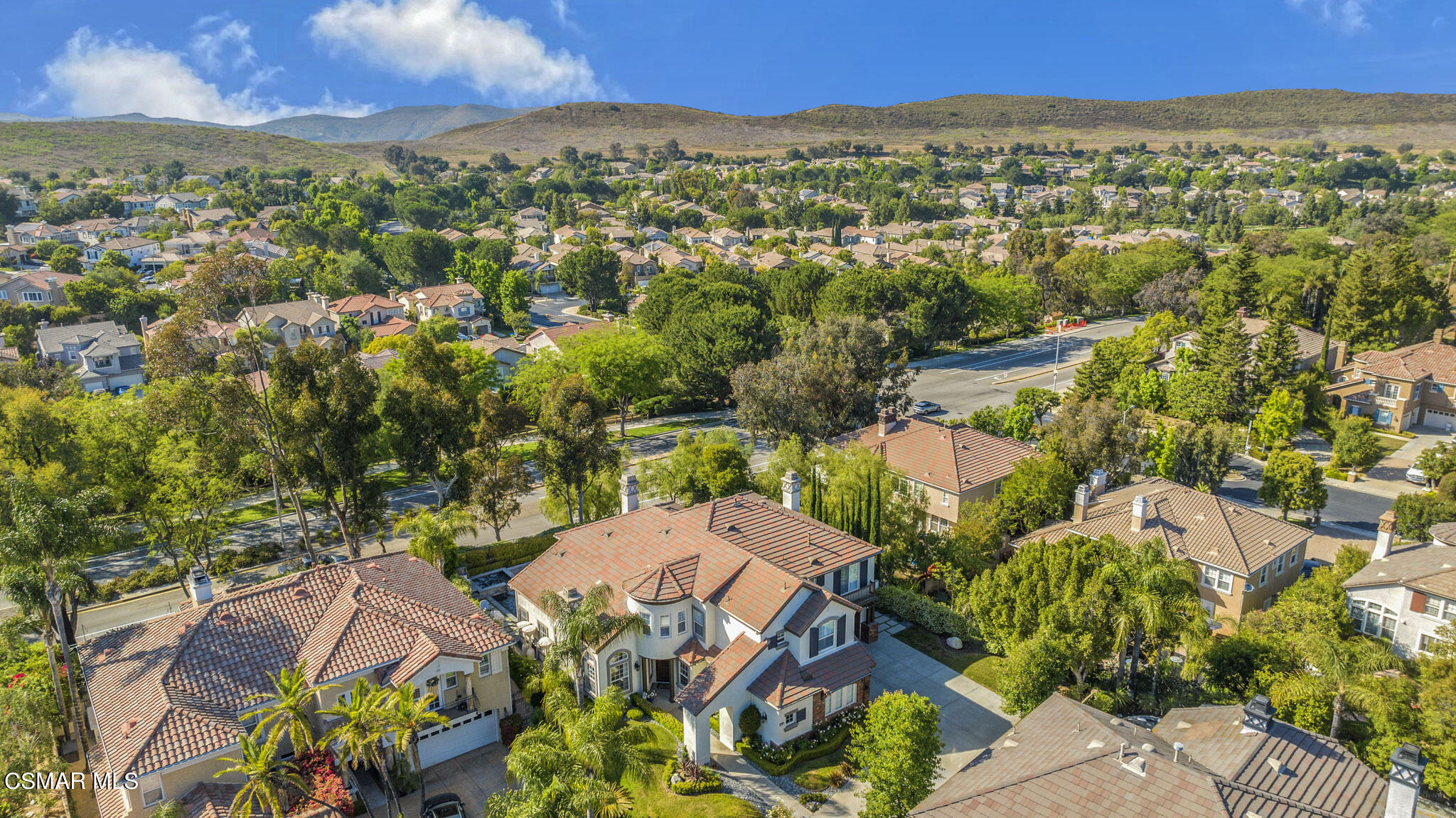 524 Oak Tree Court Simi Valley, CA 93065 - Photo 56 of 61 an aerial view of residential houses with outdoor space and trees