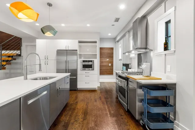 $2,000,000 | 653 East 3rd Street, Boston, MA 02127