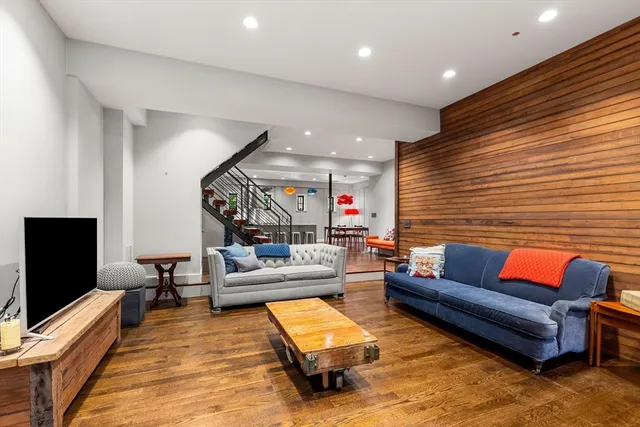 $2,000,000 | 653 East 3rd Street, Boston, MA 02127