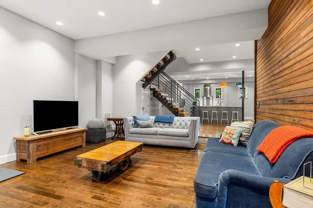 $2,000,000 | 653 East 3rd Street, Boston, MA 02127