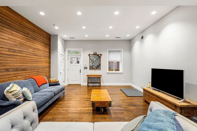 $2,000,000 | 653 East 3rd Street, Boston, MA 02127