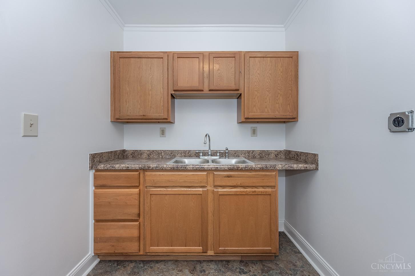 825 William Howard Taft Road, Unit 28 Cincinnati, OH 45206 - Photo 8 of 13