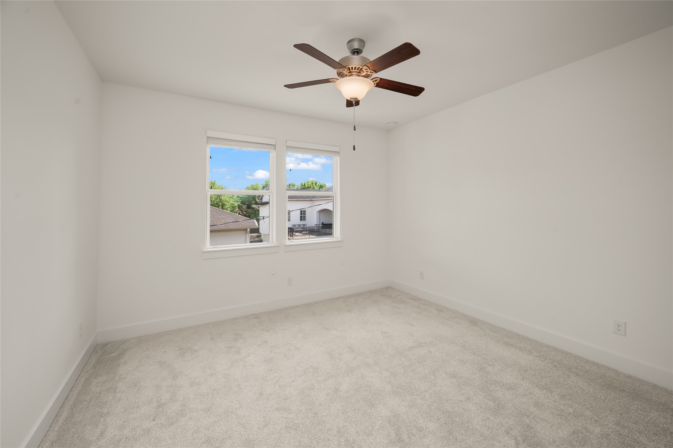 2215 MacArthur Street Houston, TX 77030 - Photo 23 of 33 an empty room