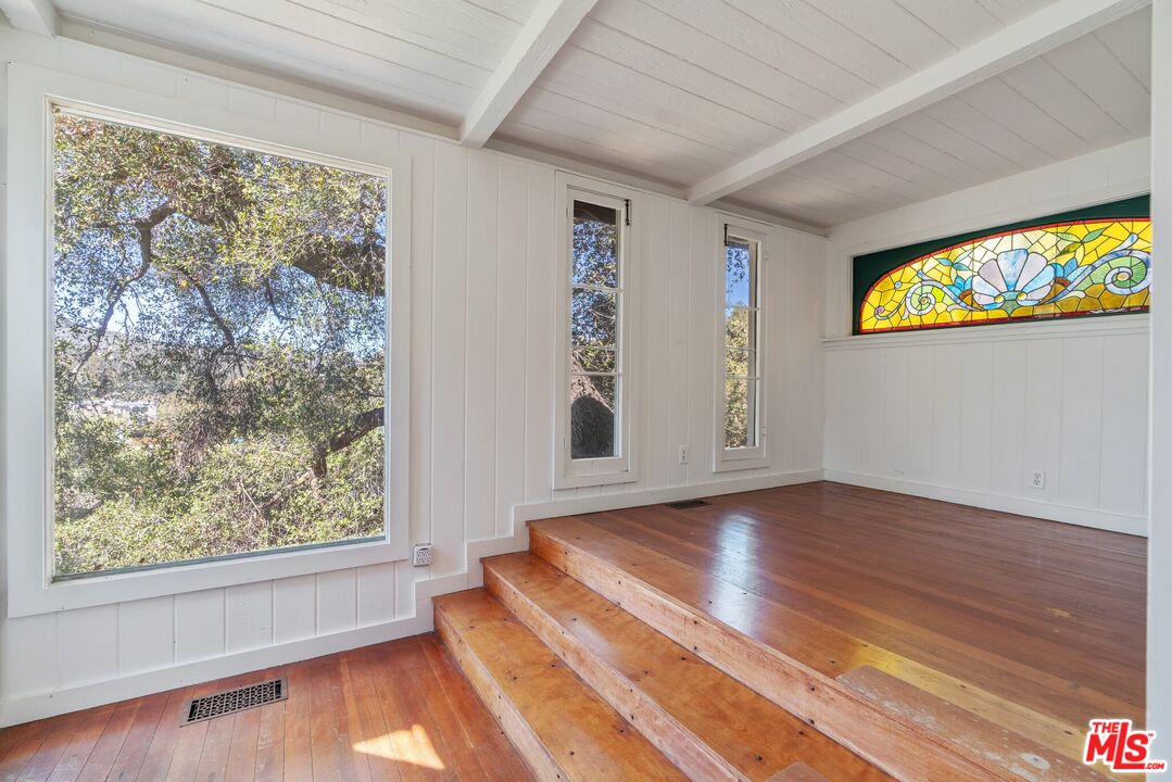 109 Muerdago Road Topanga, CA 90290 - Photo 11 of 32