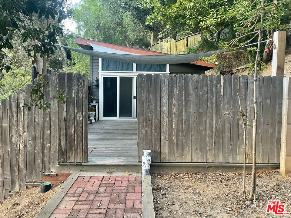 109 Muerdago Road Topanga, CA 90290 - Photo 16 of 32