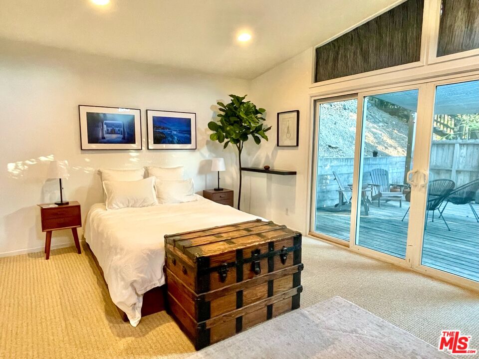 109 Muerdago Road Topanga, CA 90290 - Photo 23 of 32