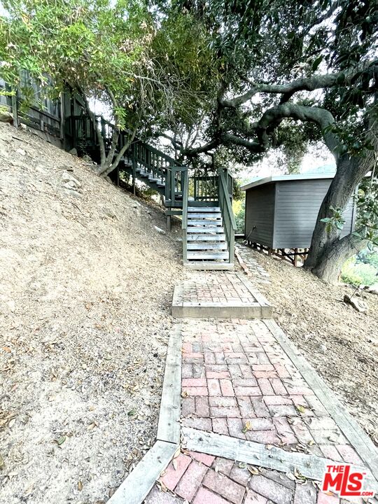 109 Muerdago Road Topanga, CA 90290 - Photo 30 of 32