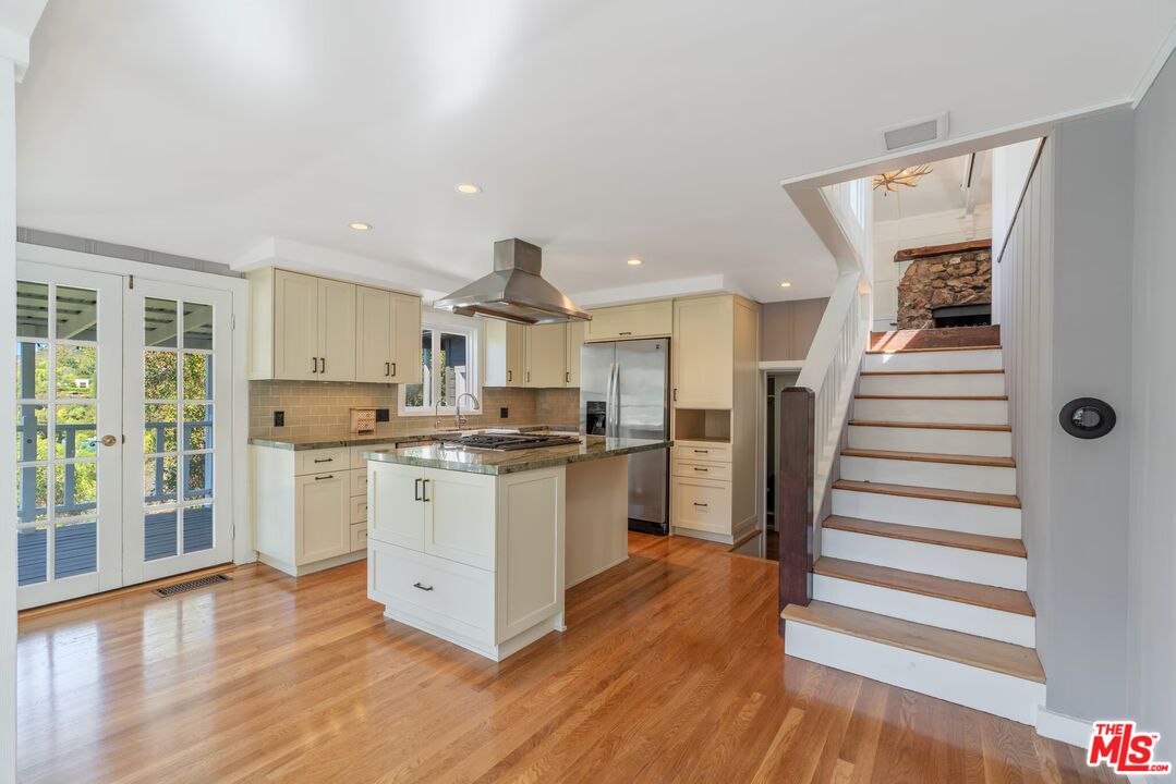 109 Muerdago Road Topanga, CA 90290 - Photo 6 of 32