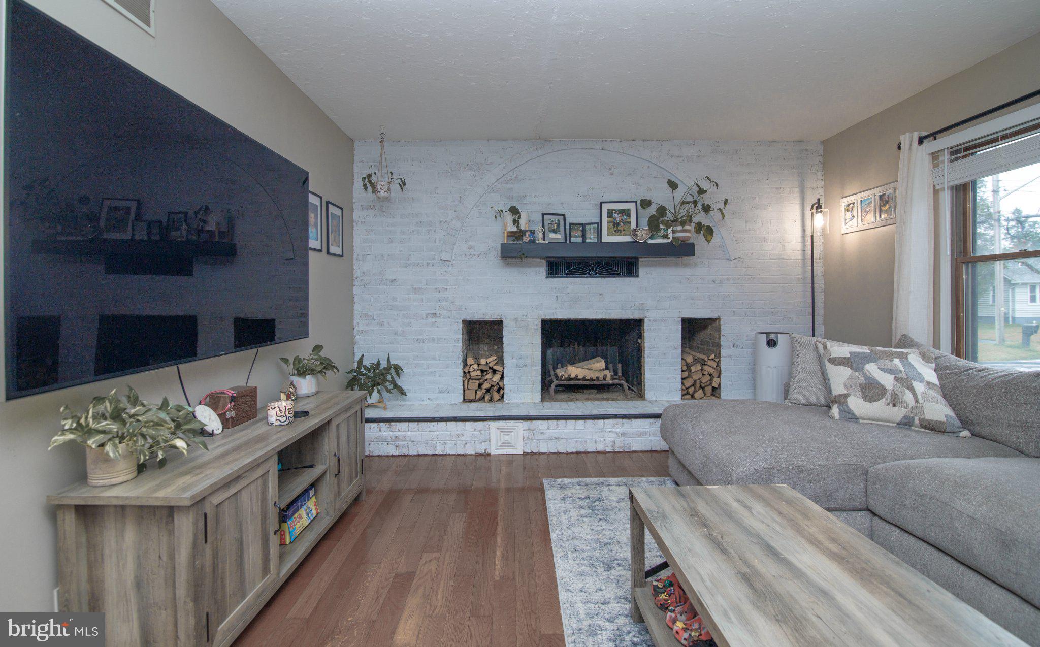 5 Indian Road North East, MD 21901 - Photo 6 of 21 alternate view of living room