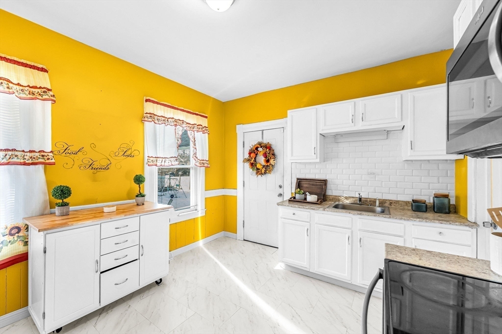 166 Westminster Street Springfield, MA 01109 - Photo 11 of 37