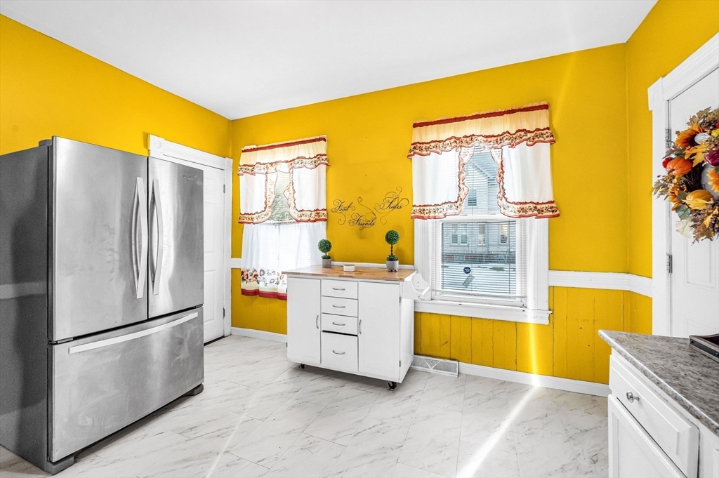 166 Westminster Street Springfield, MA 01109 - Photo 13 of 37