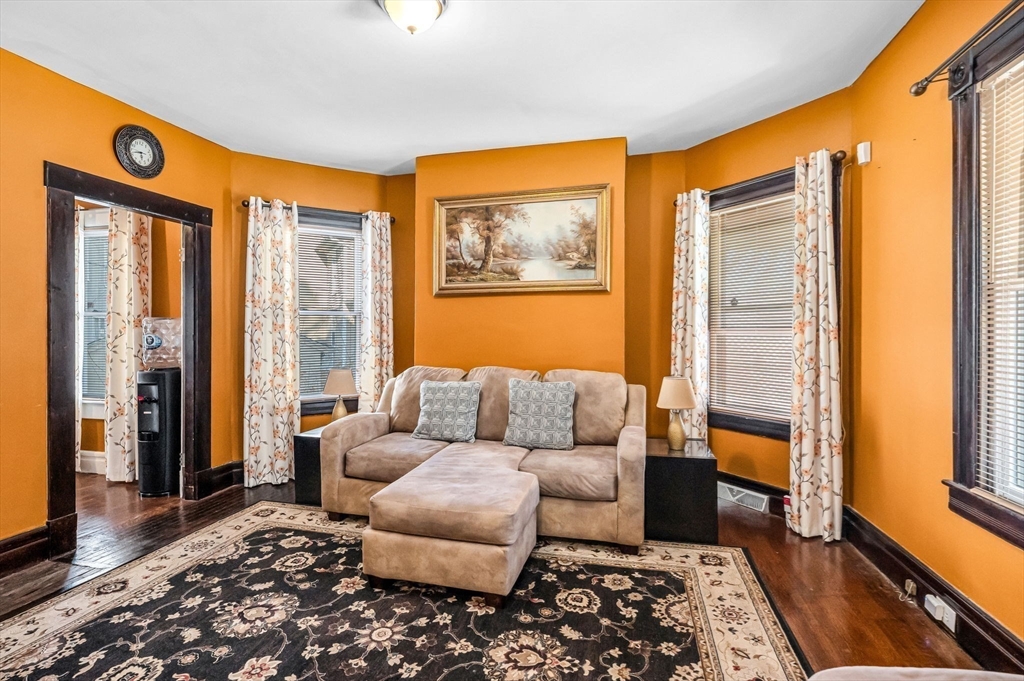 166 Westminster Street Springfield, MA 01109 - Photo 9 of 37