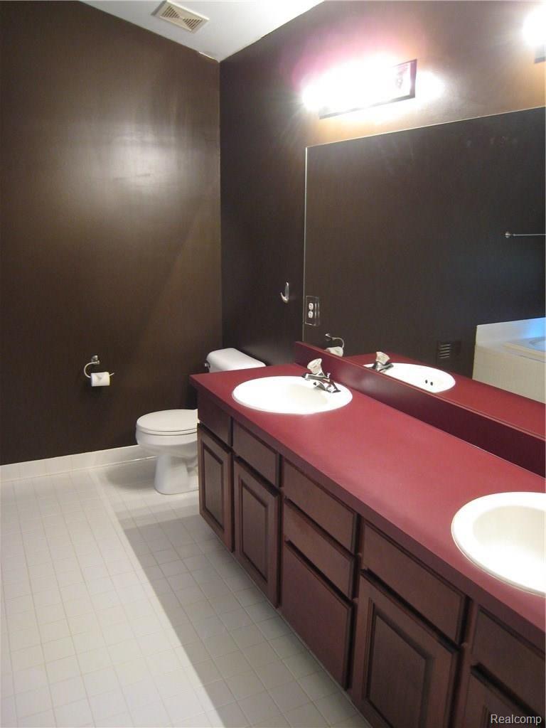 790 Woodfield Way Rochester, MI 48307 - Photo 20 of 24 IMG_8616.JPG