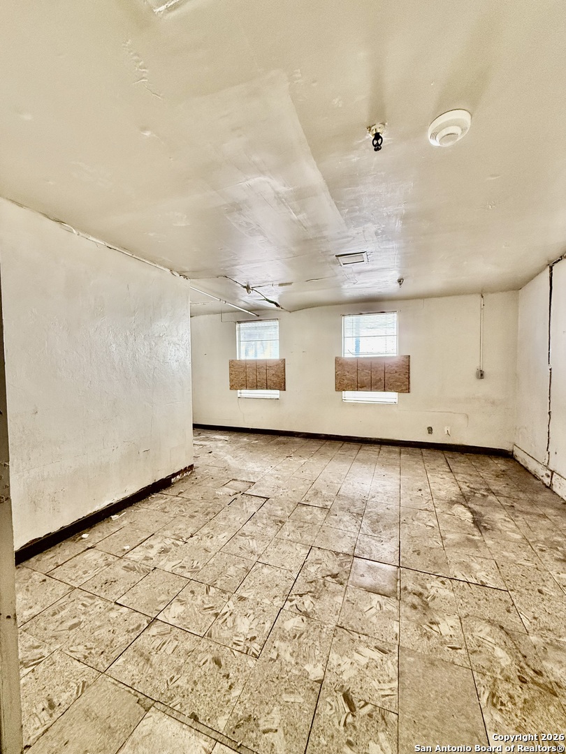 325 East Locust Street San Antonio, TX 78212 - Photo 11 of 30 a view of a wooden floor