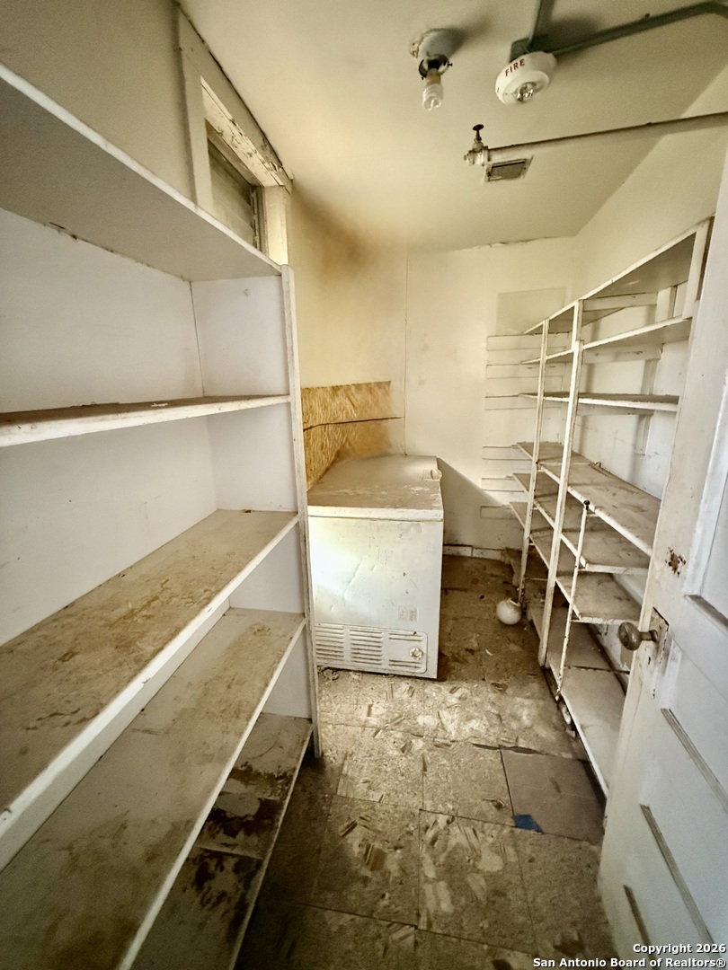 325 East Locust Street San Antonio, TX 78212 - Photo 15 of 30 a view of a walk in closet