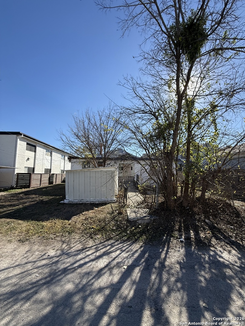 325 East Locust Street San Antonio, TX 78212 - Photo 28 of 30 a view of a backyard of a house