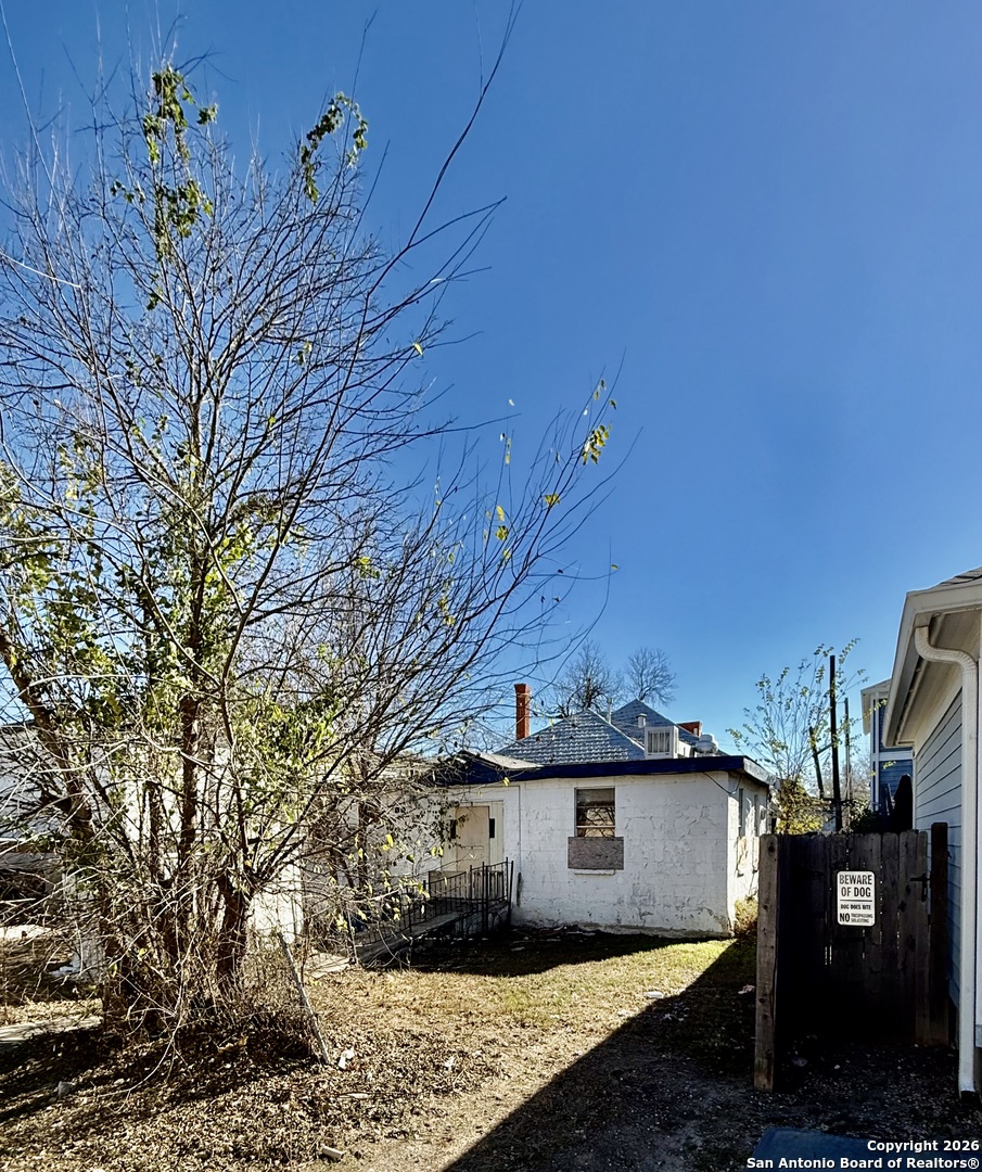 325 East Locust Street San Antonio, TX 78212 - Photo 29 of 30 a view of a house with a tree