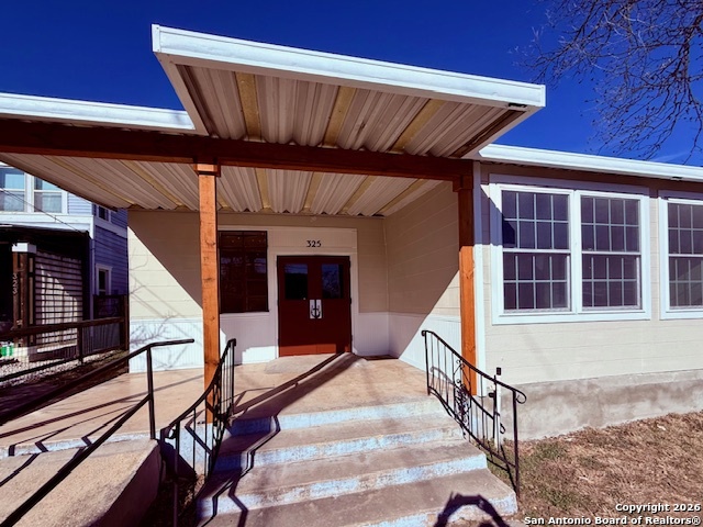 325 East Locust Street San Antonio, TX 78212 - Photo 3 of 30 a view of entryway