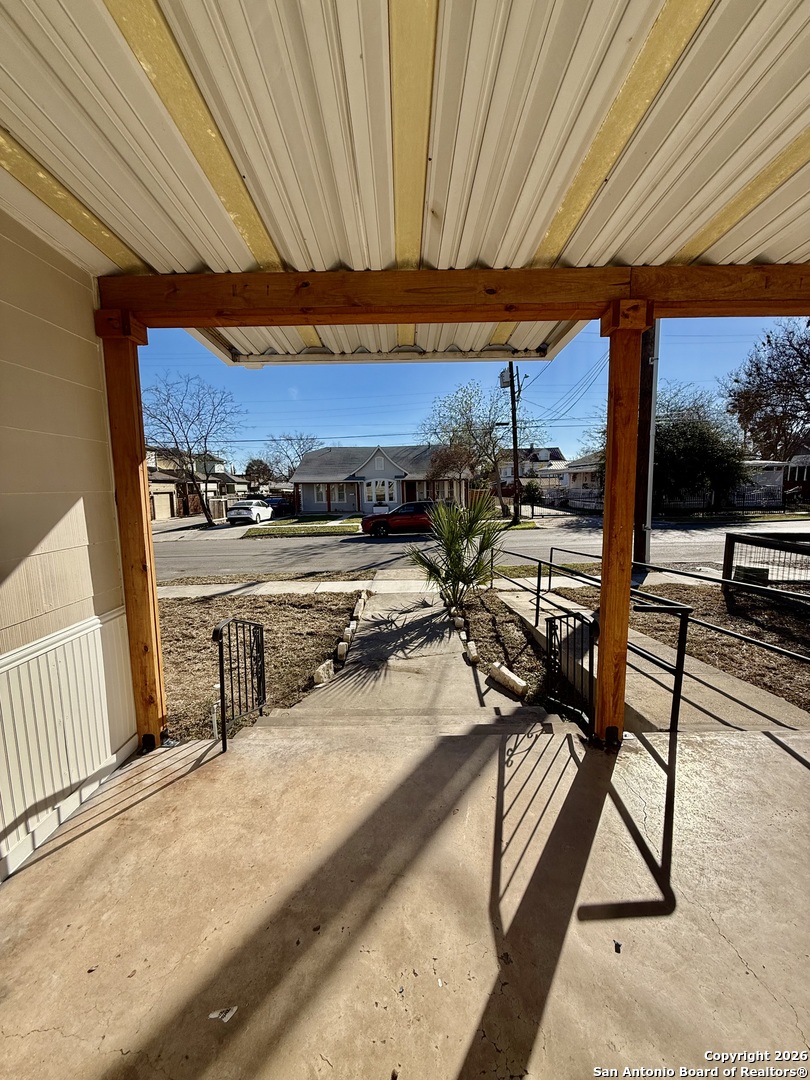325 East Locust Street San Antonio, TX 78212 - Photo 6 of 30 a view of a patio with swimming pool