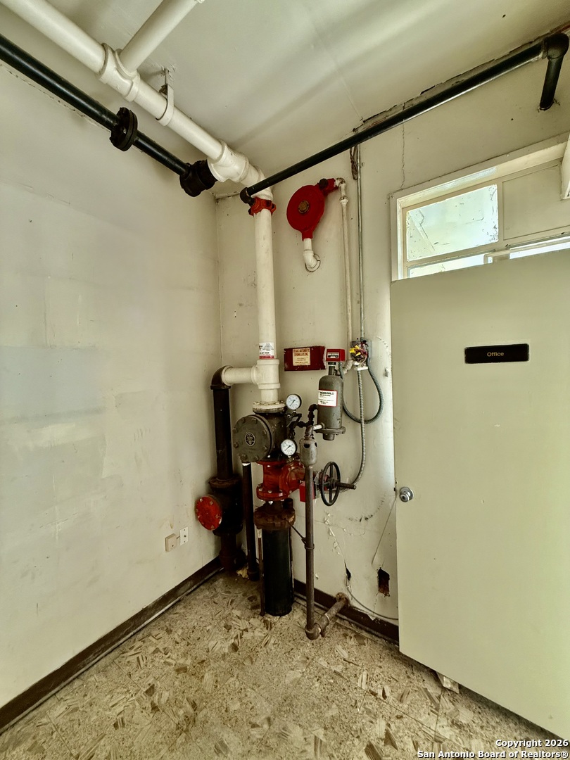 325 East Locust Street San Antonio, TX 78212 - Photo 8 of 30 a view of storage and utility room