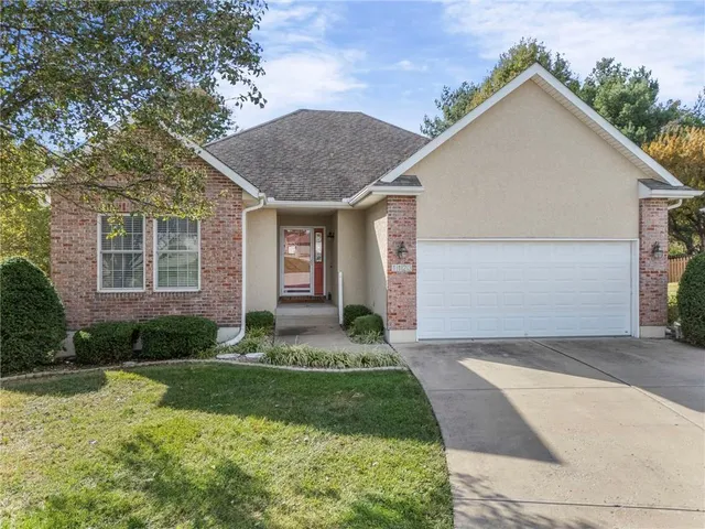 $349,000 | 1123 Southwest Hoke Drive, Lee's Summit, MO 64081