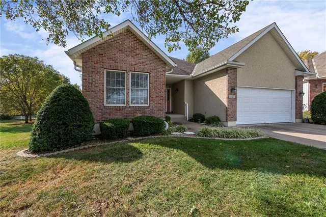 $349,000 | 1123 Southwest Hoke Drive, Lee's Summit, MO 64081