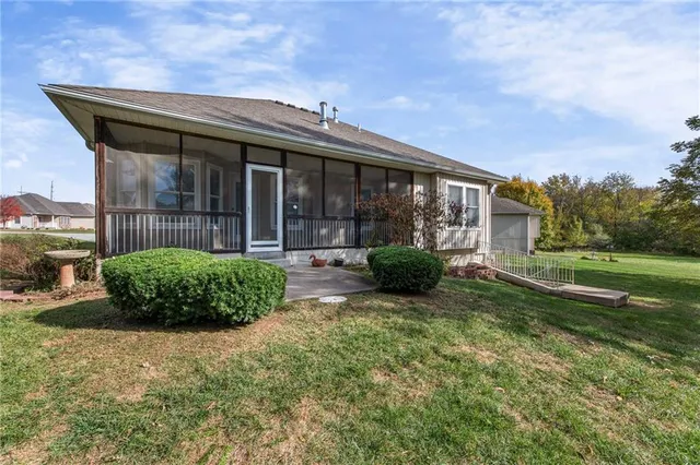 $349,000 | 1123 Southwest Hoke Drive, Lee's Summit, MO 64081