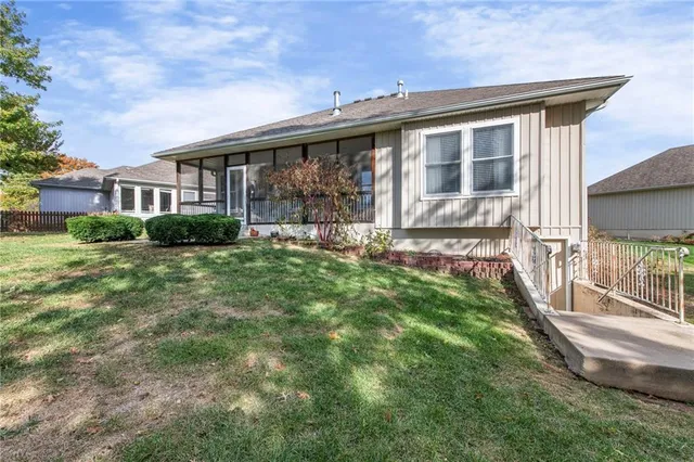 $349,000 | 1123 Southwest Hoke Drive, Lee's Summit, MO 64081