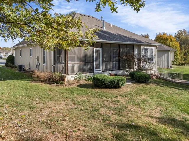 $349,000 | 1123 Southwest Hoke Drive, Lee's Summit, MO 64081