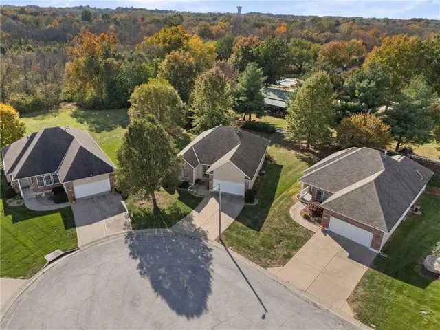 $349,000 | 1123 Southwest Hoke Drive, Lee's Summit, MO 64081