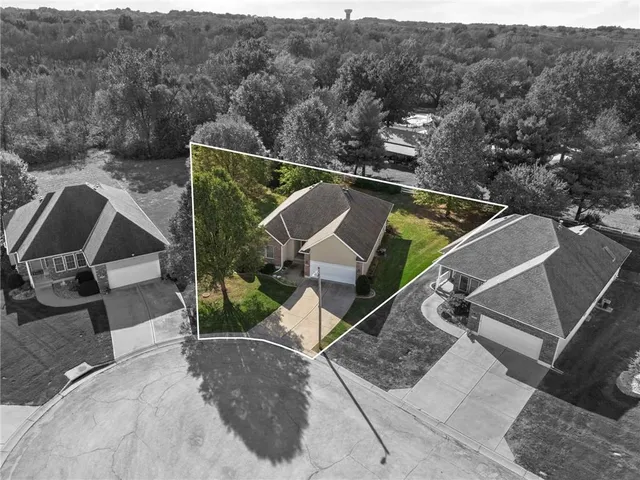 $349,000 | 1123 Southwest Hoke Drive, Lee's Summit, MO 64081