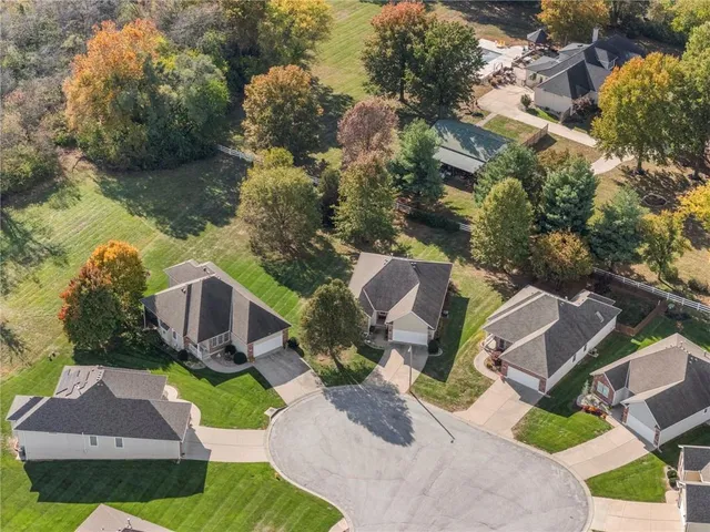 $349,000 | 1123 Southwest Hoke Drive, Lee's Summit, MO 64081