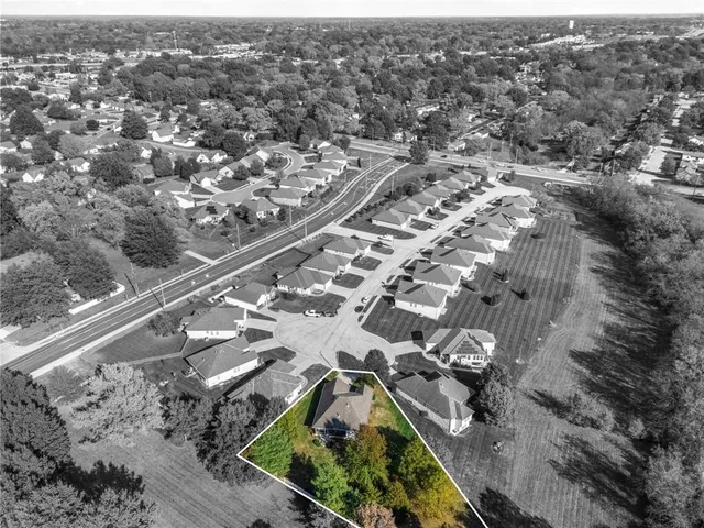 $349,000 | 1123 Southwest Hoke Drive, Lee's Summit, MO 64081