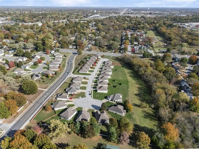 $349,000 | 1123 Southwest Hoke Drive, Lee's Summit, MO 64081