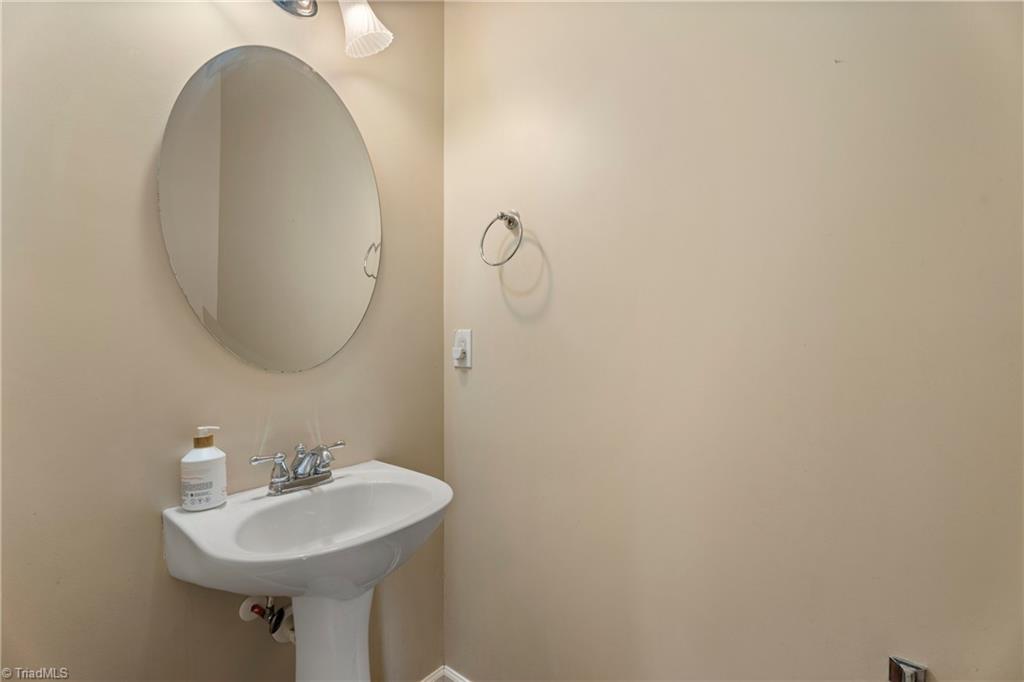 112 Everidge Road Winston-Salem, NC 27103 - Photo 16 of 40 Gallery Image 16