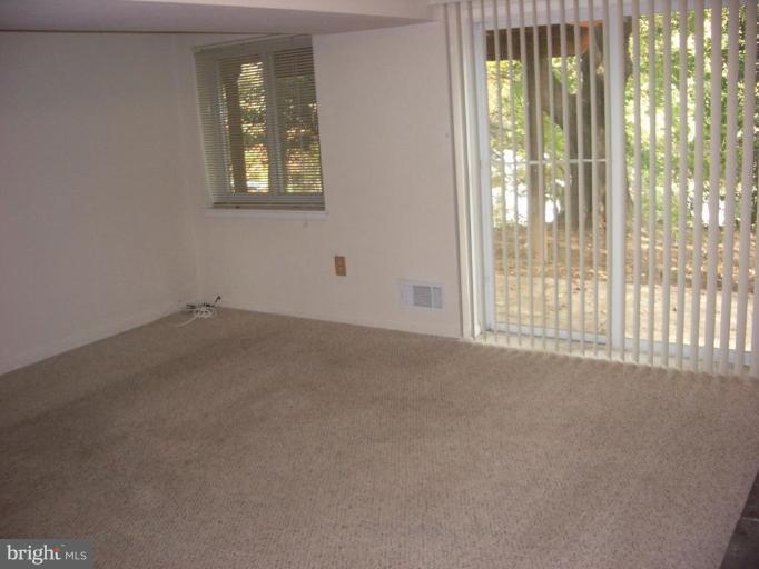 11619 Le Baron Terrace Silver Spring, MD 20902 - Photo 5 of 25 Apartment Living Room