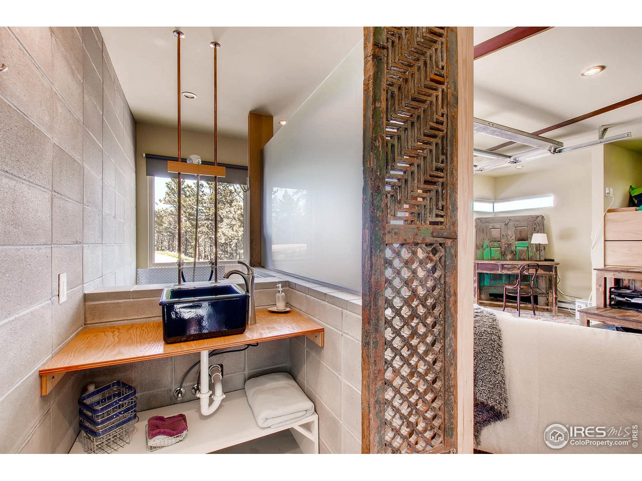 1440 Reed Ranch Road Boulder, CO 80302 - Photo 28 of 40 a living room with furniture