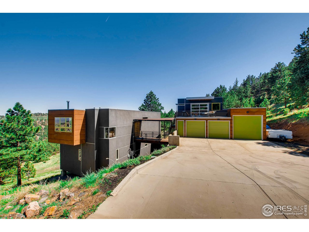1440 Reed Ranch Road Boulder, CO 80302 - Photo 4 of 40 a view of a backyard
