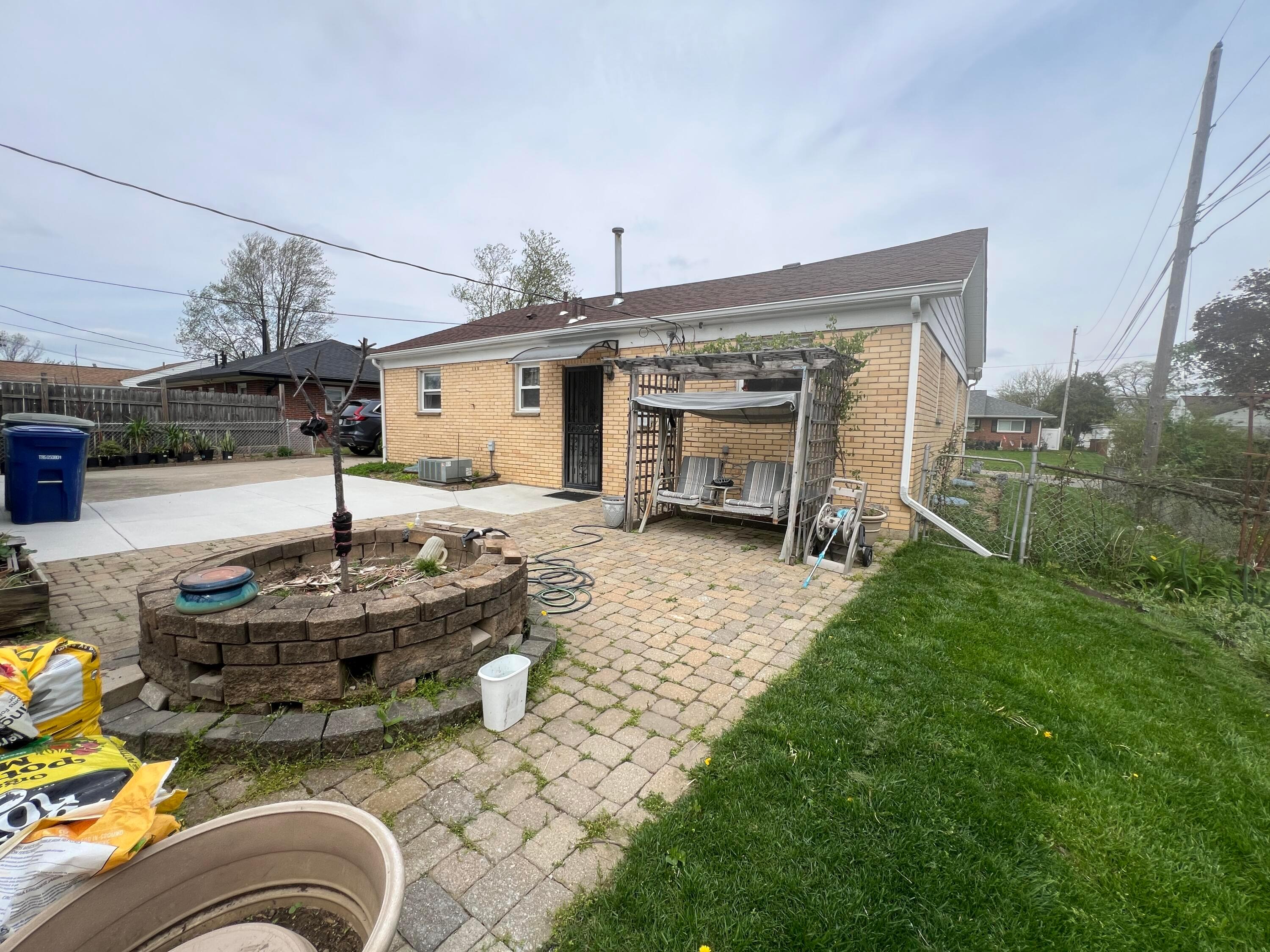 3225 Whitehead Road Columbus, OH 43204 - Photo 3 of 28