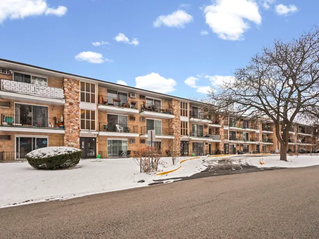 $145,000 | 10606 South Depot Street, Unit 1A, Worth, IL 60482