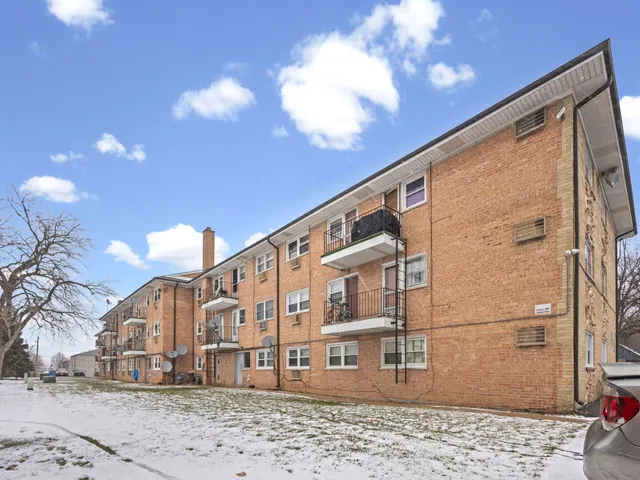 $145,000 | 10606 South Depot Street, Unit 1A, Worth, IL 60482